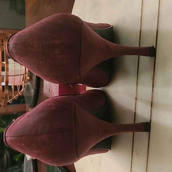 Burgundy red peeptoe heels with pink rhinstones and bows. - Picture 10 of 16